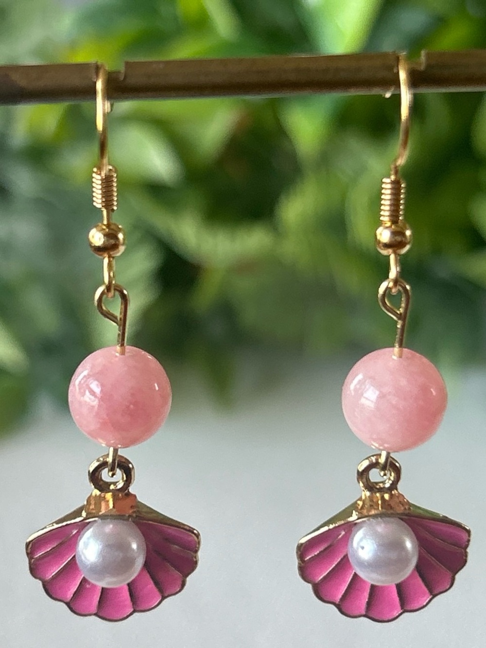 Handmade pink quartzite shell earrings with faux pearl detail